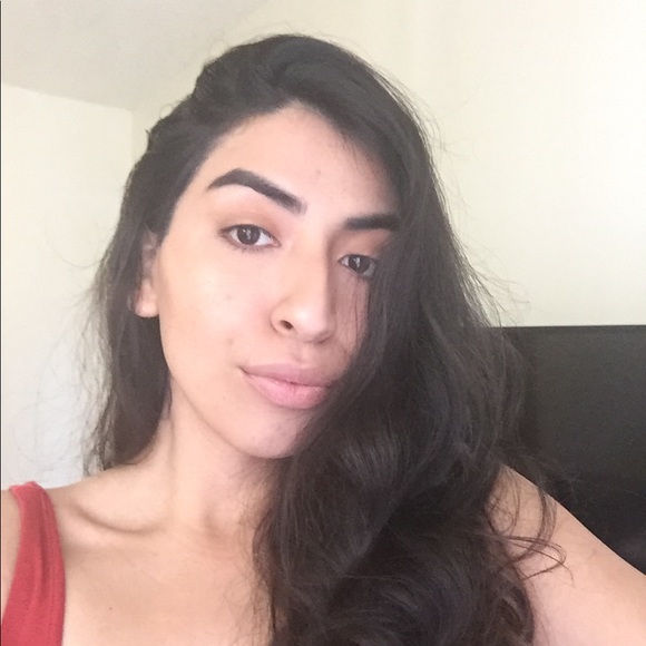 Meet your Posher, Karla - Picture 2 of 5